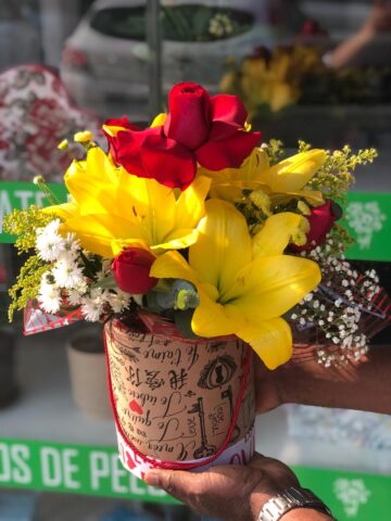 BOX LINDO LIRIO E ROSAS