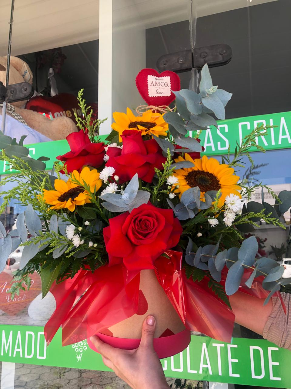 BOX ROSAS E GIRASSÓIS - DIA DOS NAMORADOS