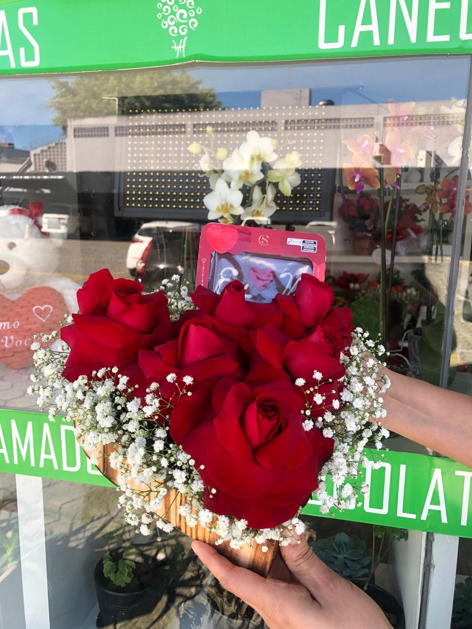 HEART-SHAPED ROSES -